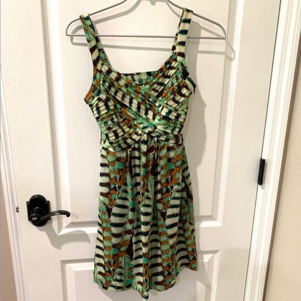 Robbie Bee Green & Brown Abstract Print
Sleeveless Dress